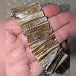 Vintage Mother of Pearl Stretch Bracelet in Iridescent Cream-Brown